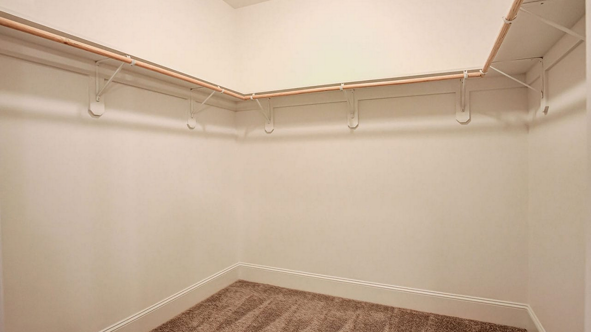 Torino_Craftsman_Interior_Closet