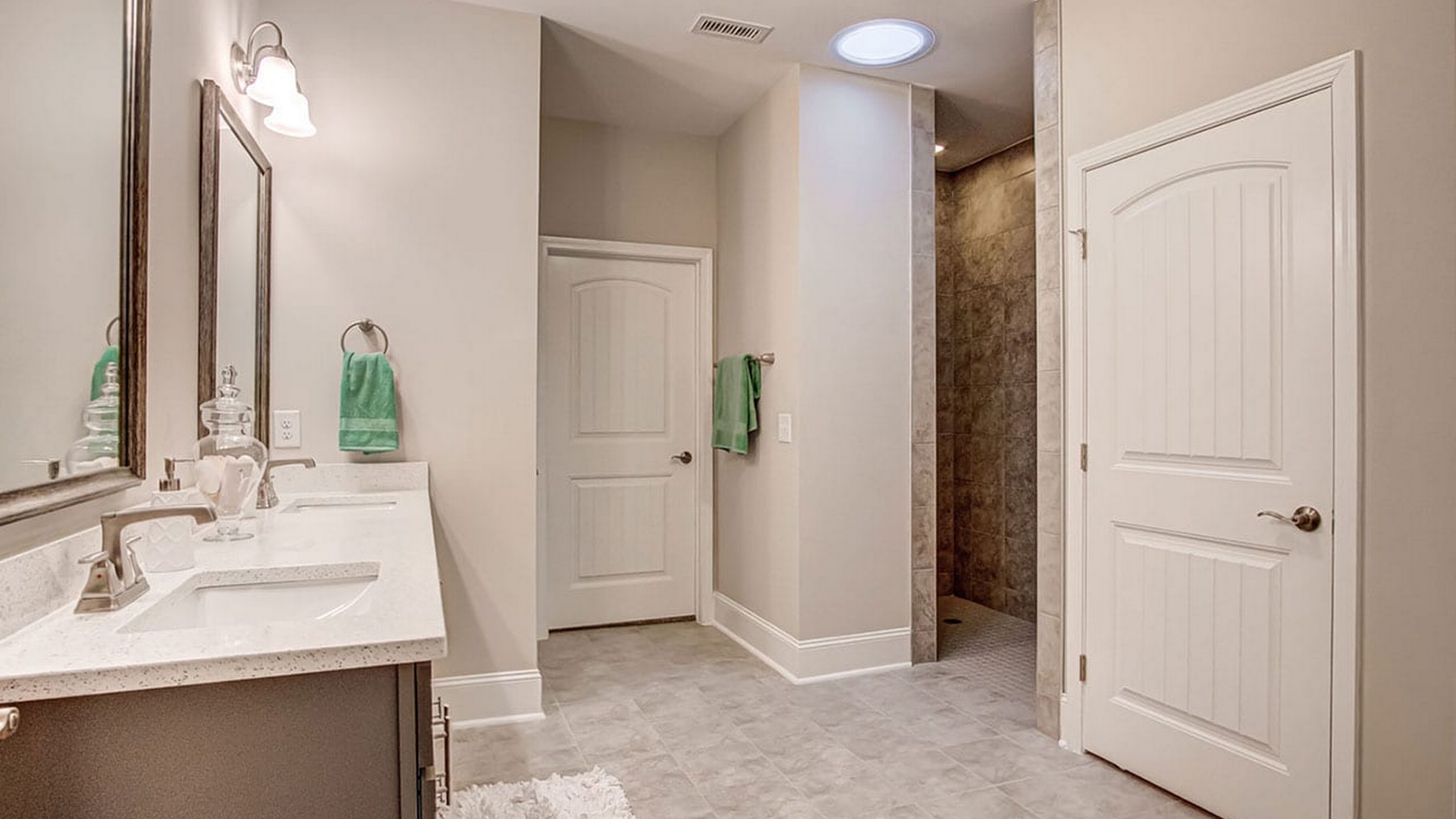 Torino_Craftsman_Interior_Bathroom