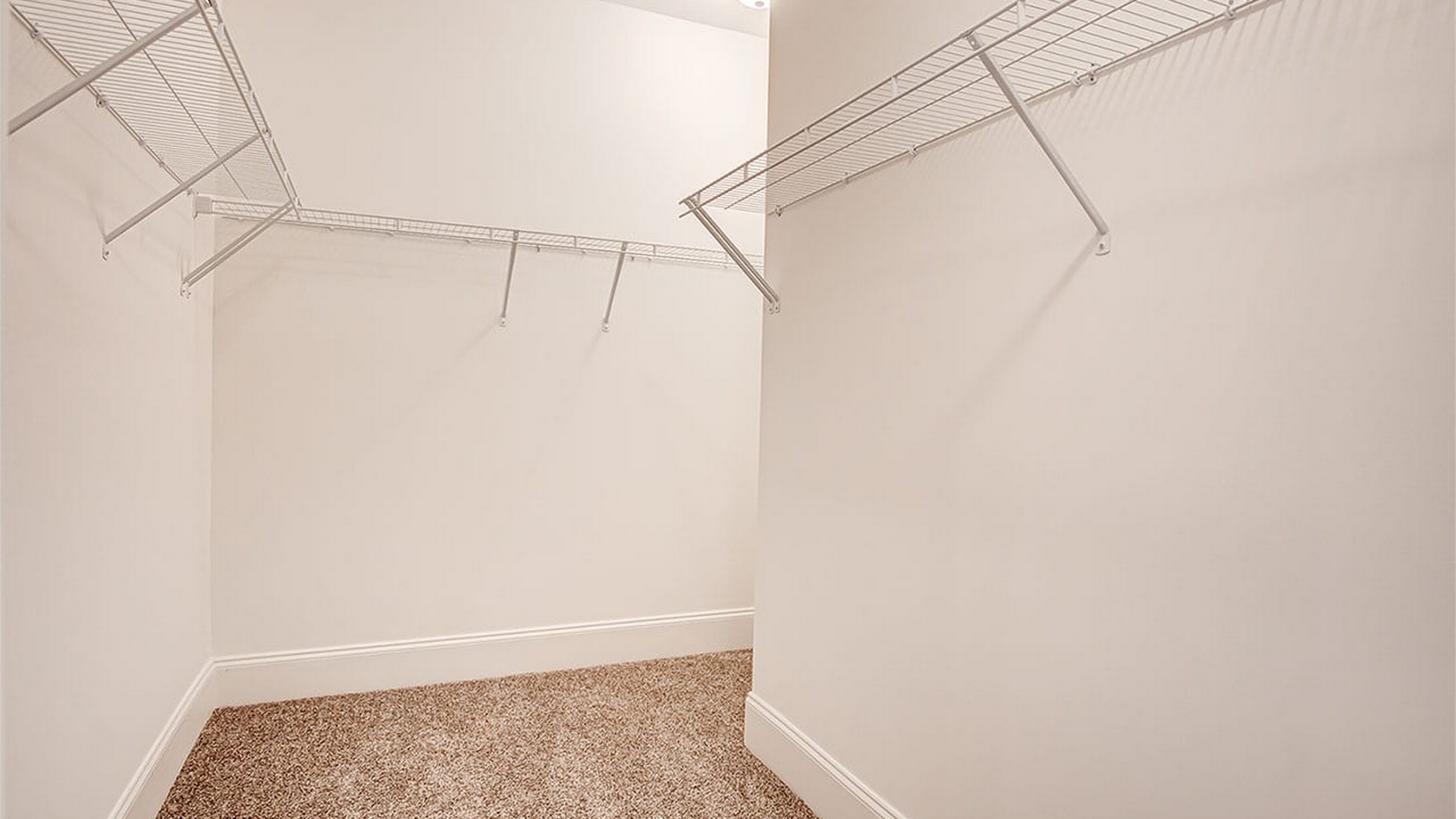 Palazzo_Craftsman_Interior_Closet