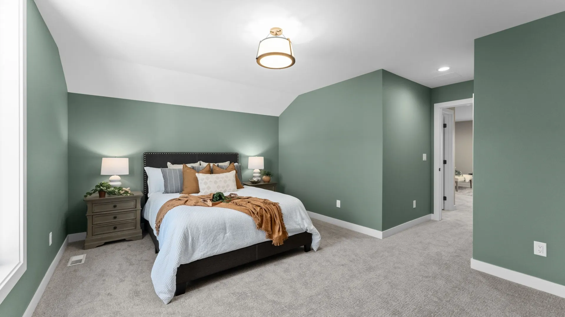 Guest bedroom