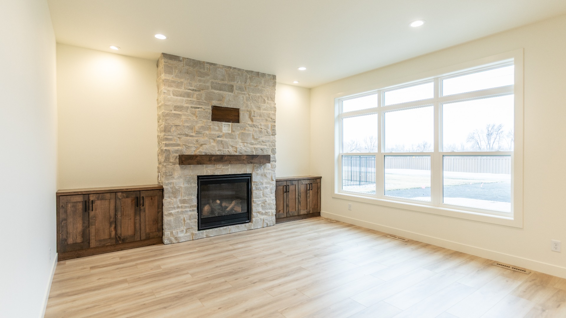 5172--angled-living-room