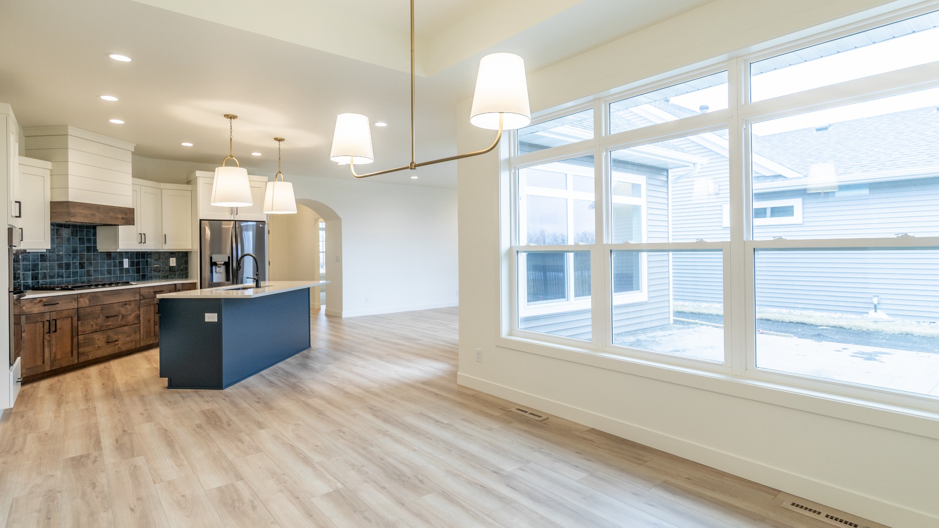 5172-kitchen-view-from-dining