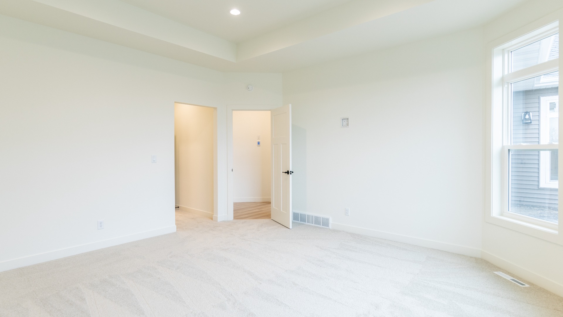 5172-primary-bedroom-view