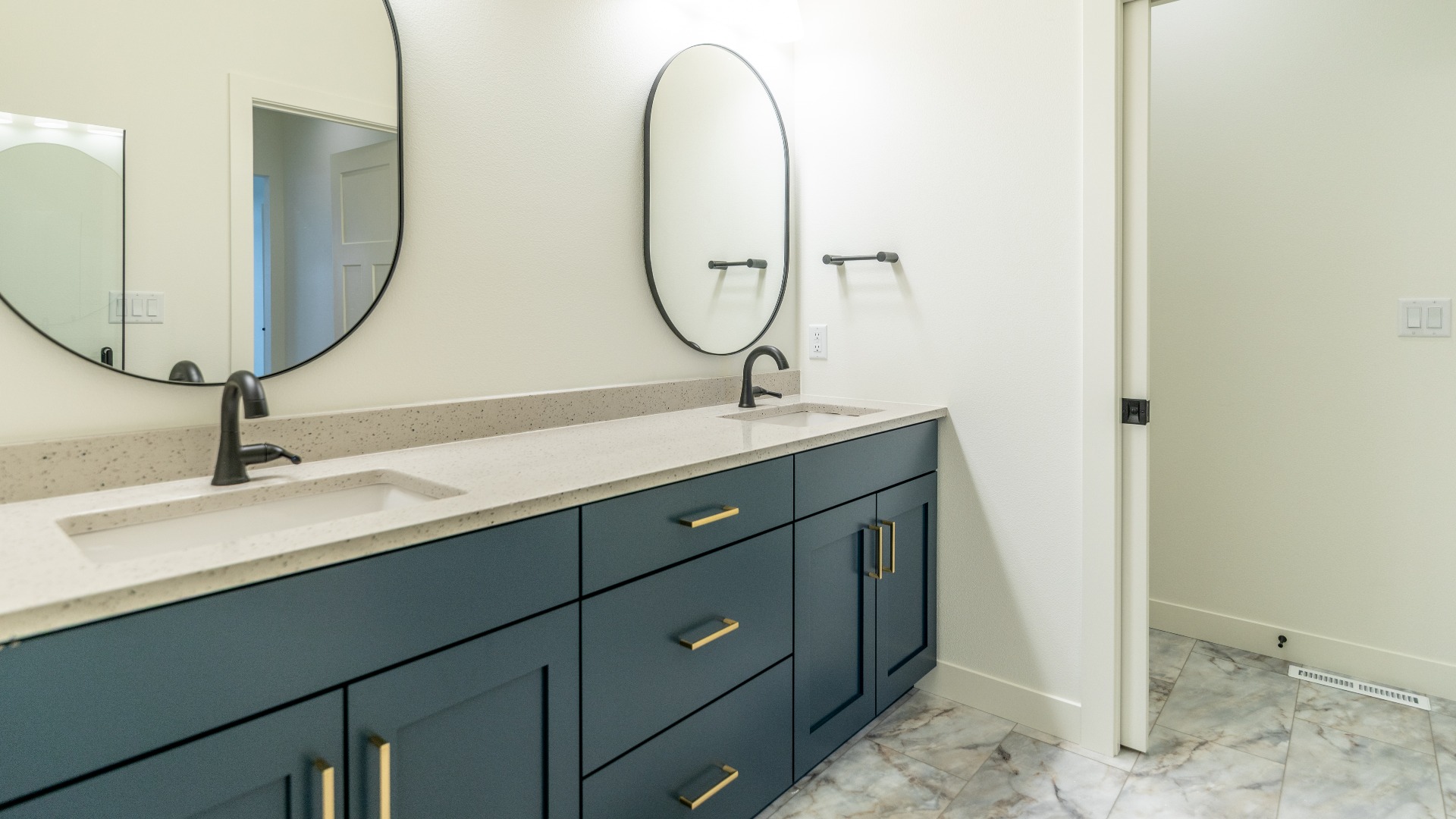 5172-primary-bathroom