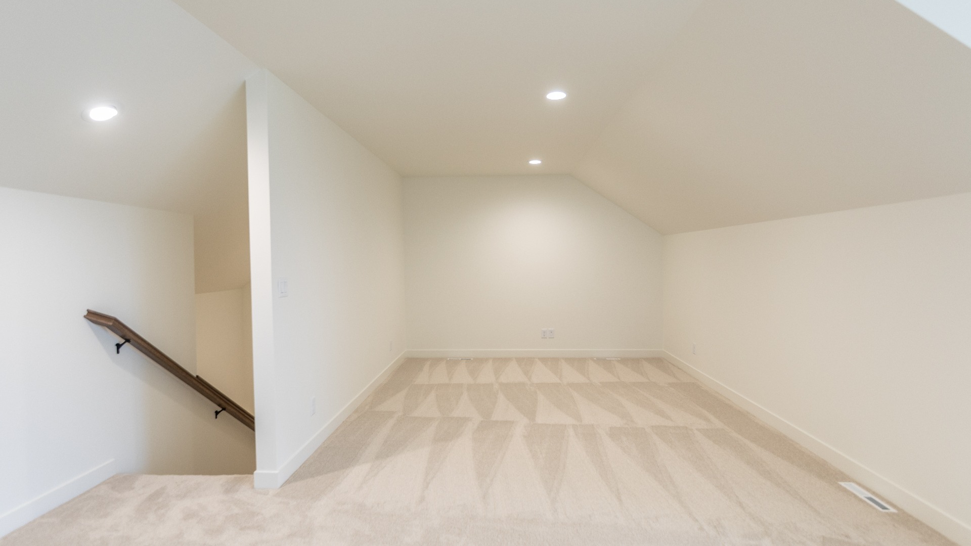 5172-bonus-suite-living-room