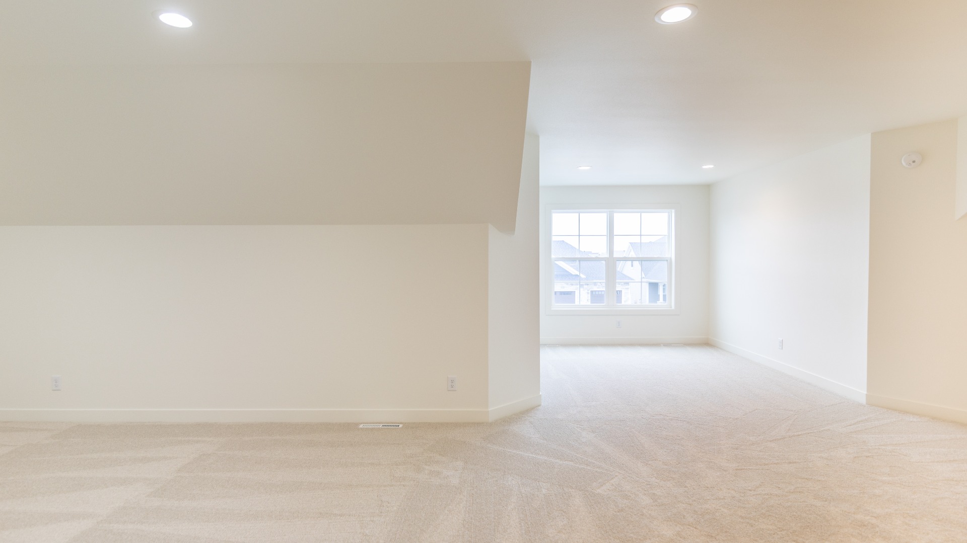 5172-bonus-suite-living-room-view