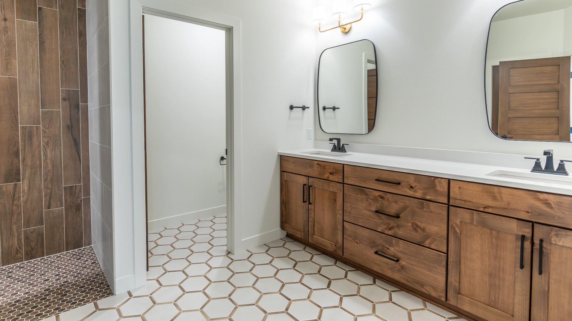 662-primary-suite-bathroom