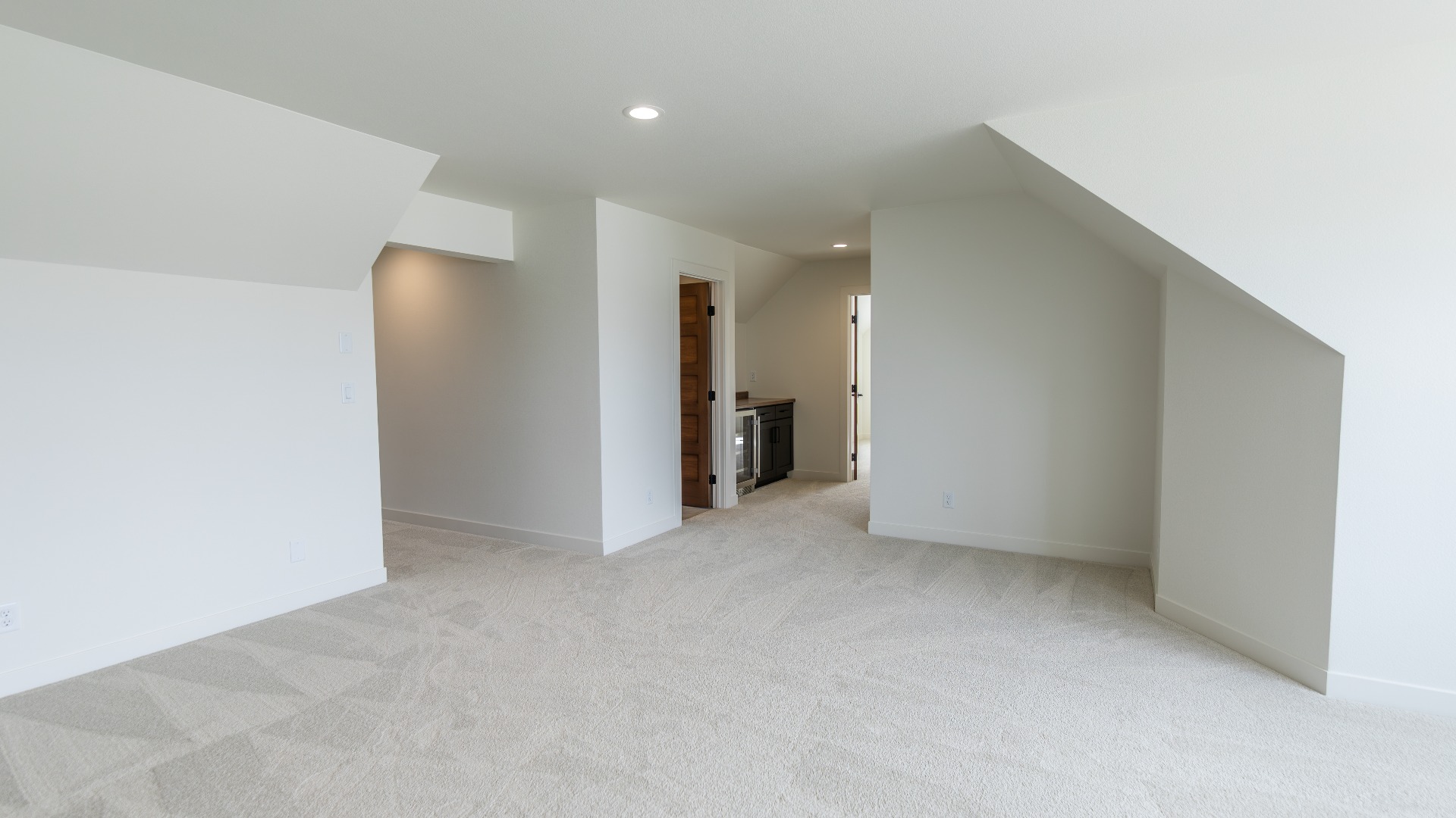 662-bonus-suite-great-room-2
