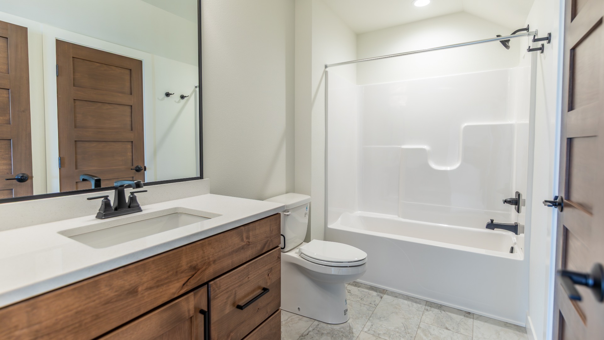 662-bonus-suite-bathroom