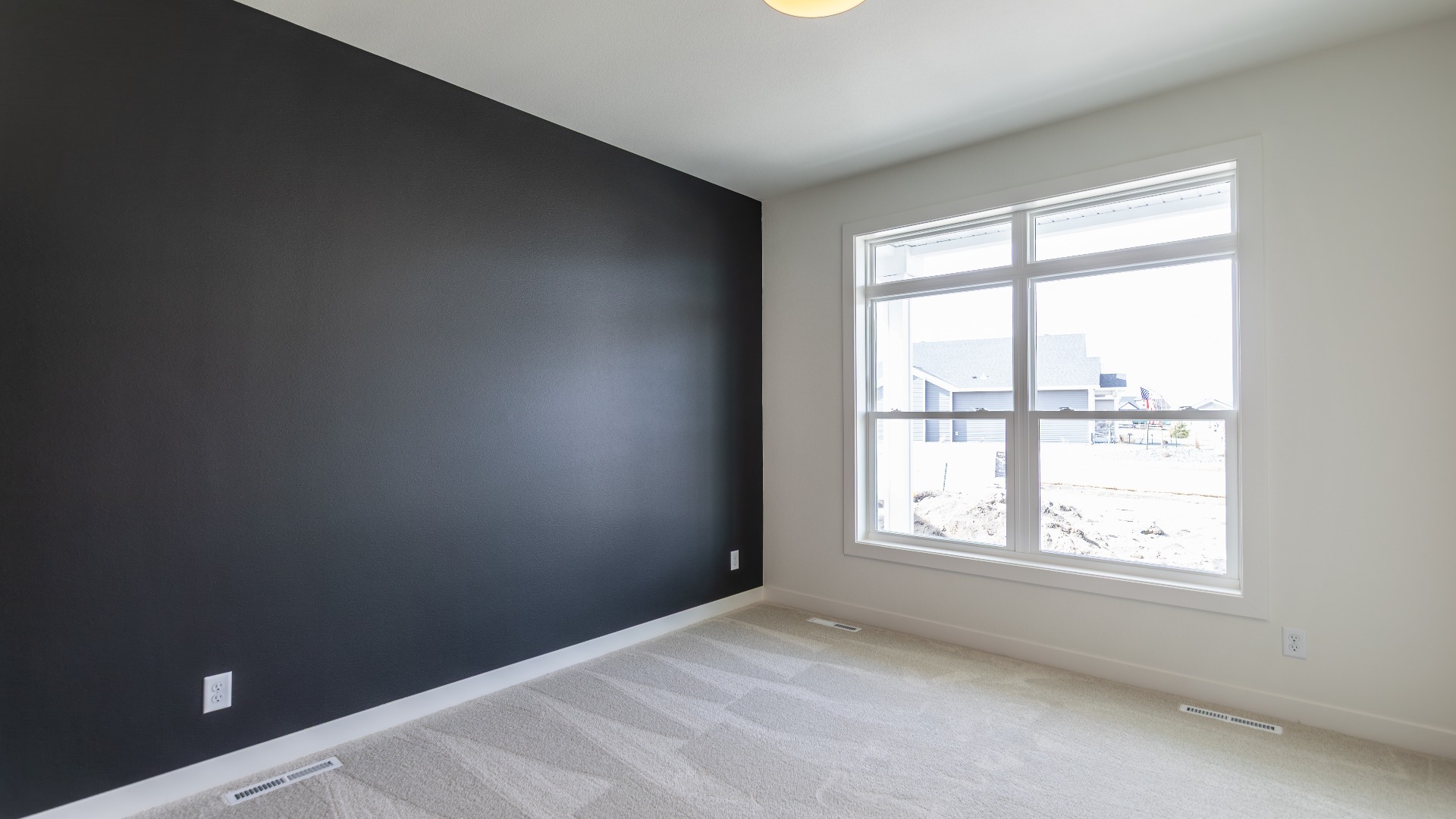 662-main-level-secondary-bedroom